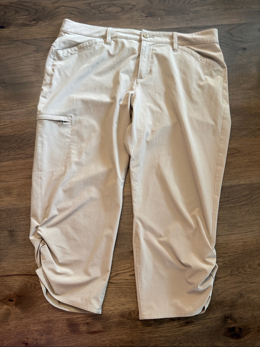 Eddie Bauer Women's 14 Ruched Leg Capri Pants Light Tan/Khaki